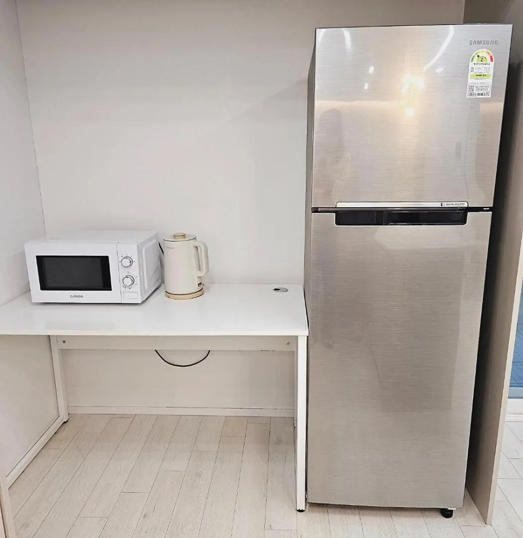 Apartment Familytrip #Nearseoul #Beamprojector #Sosaewoolstationarea #Bunkbed #Spaciousthreerooms Bucheon