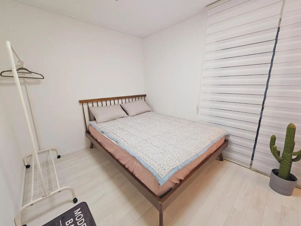 Familytrip #Nearseoul #Beamprojector #Sosaewoolstationarea #Bunkbed #Spaciousthreerooms Bucheon Apartment