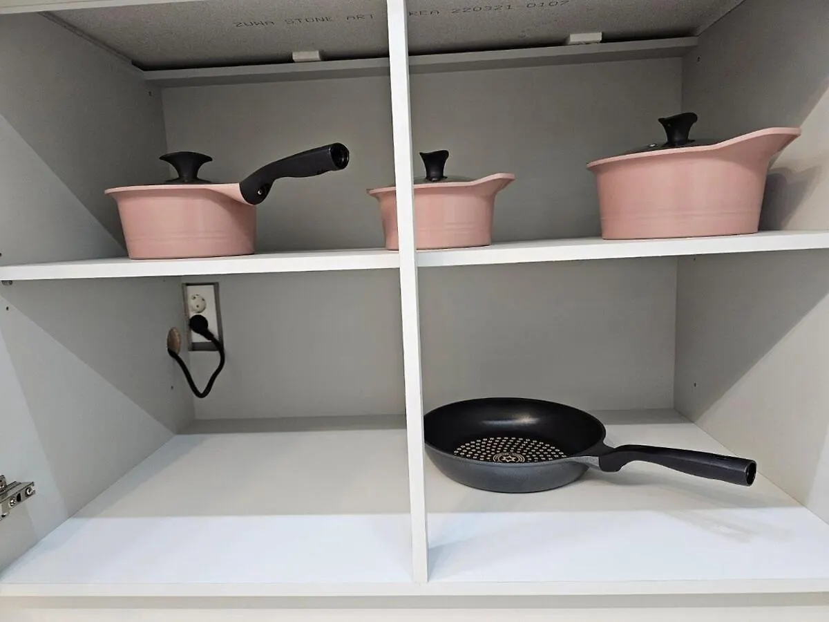 Apartment Familytrip #Nearseoul #Beamprojector #Sosaewoolstationarea #Bunkbed #Spaciousthreerooms Bucheon
