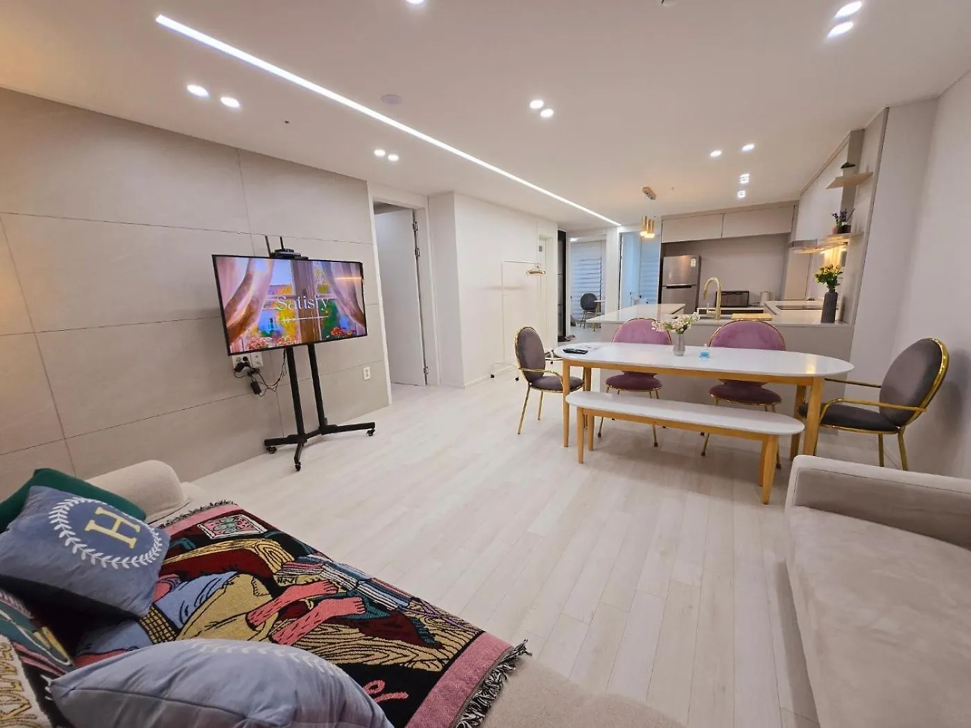 Apartment Familytrip #Nearseoul #Beamprojector #Sosaewoolstationarea #Bunkbed #Spaciousthreerooms Bucheon South Korea