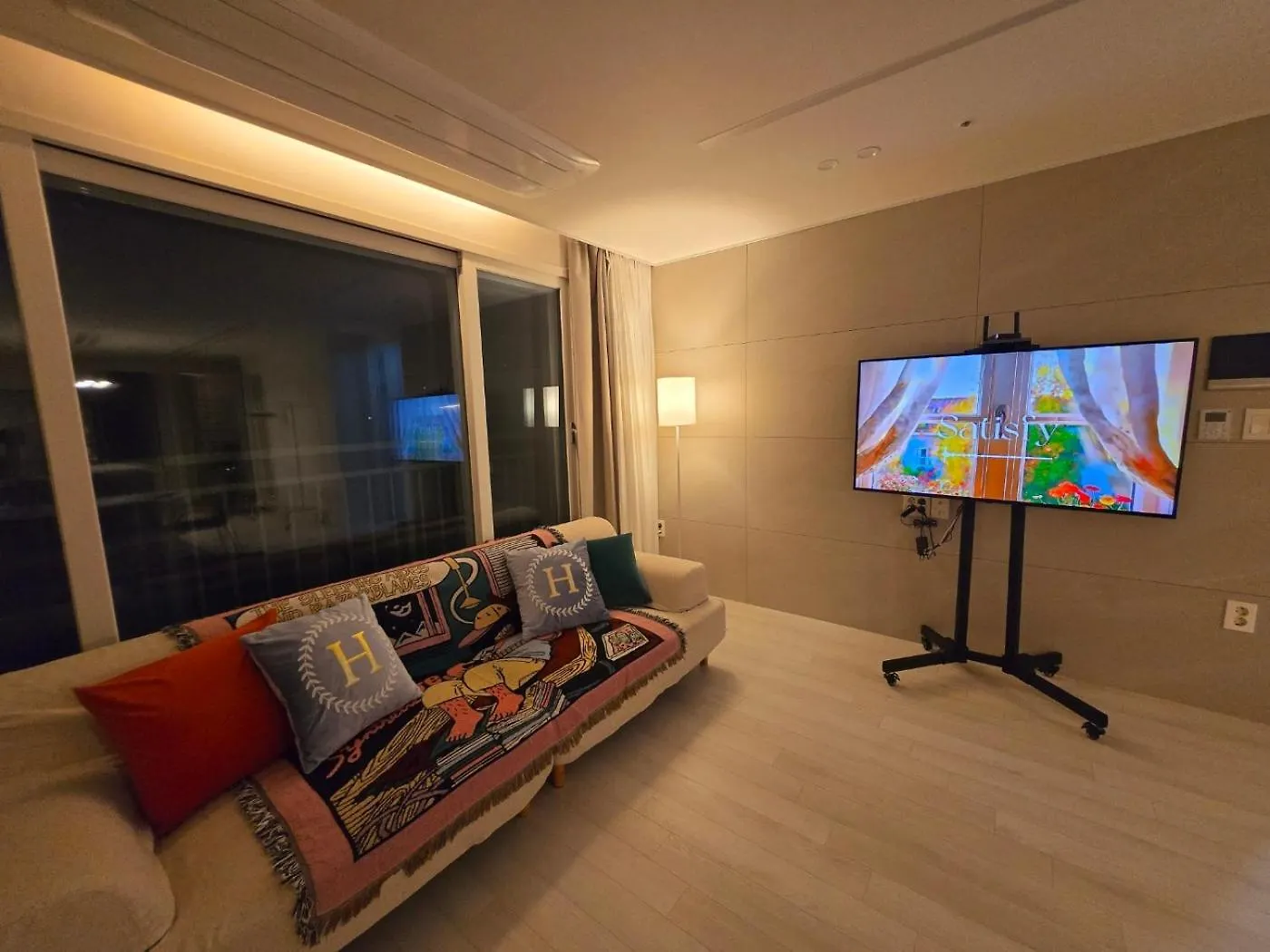 Familytrip #Nearseoul #Beamprojector #Sosaewoolstationarea #Bunkbed #Spaciousthreerooms Bucheon 0*,